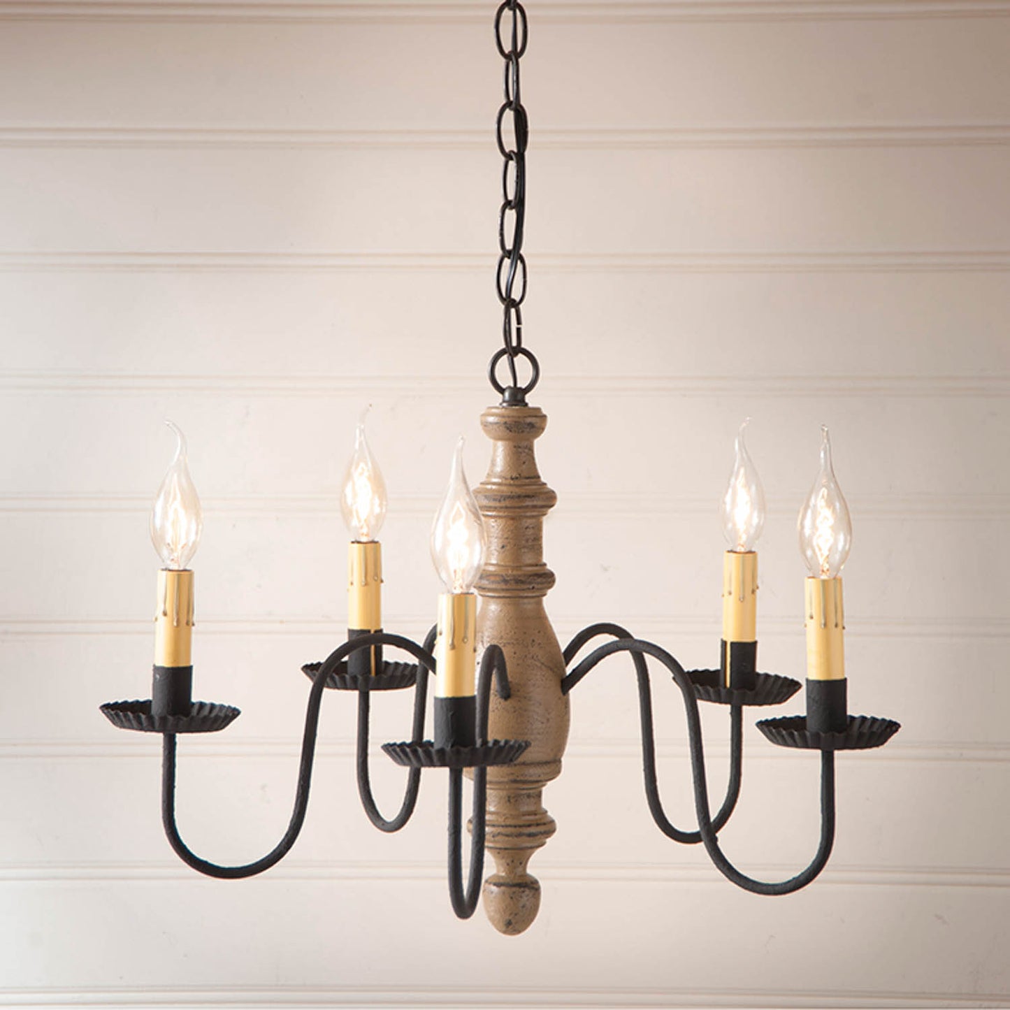 5-Arm Country Inn Wood Chandelier in Americana Pearwood